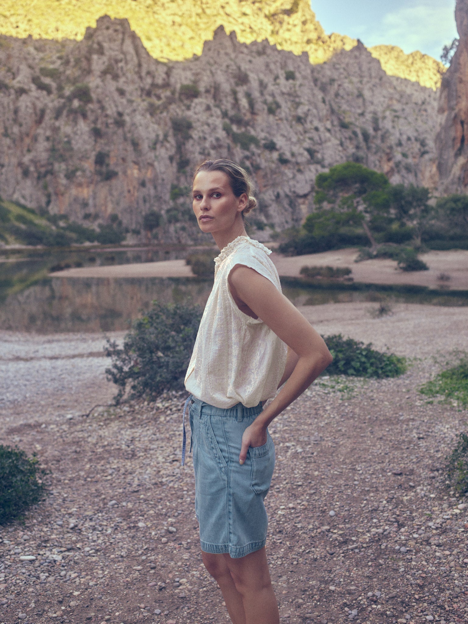 Modelshot / Light Blue / Detail